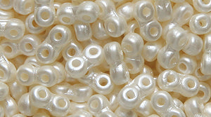 25TQ613-P: Czech Infinity Cream Pastel Pearl 2x5mm - 1200 Pieces