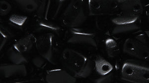 36TI109: Czech Dracula Bead 2-hole Black 4x6mm - 400 Pieces