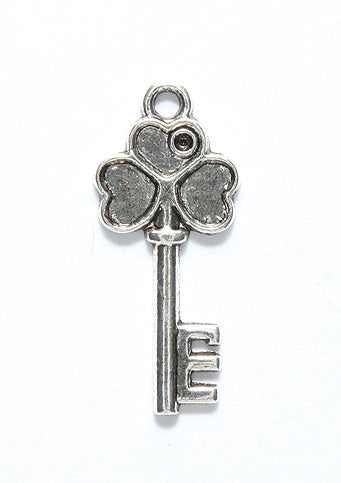 ME5137-S: Skeleton Key 3 Hearts Sivler 12x28mm-20PC