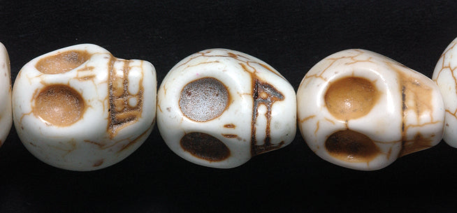 ST50-T: Skulls Magnesite Tan/cream 13x18mm