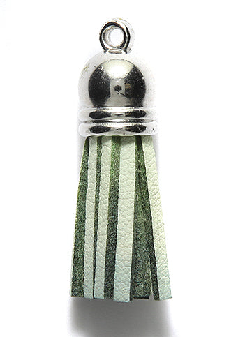 JJ156-6: Jesse James Beads Witches Green Tassel Pair Pk - Package