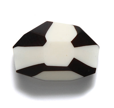 IN607: Resin FC Nugget White/black 18x26mm