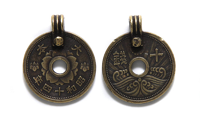 TC2530-AB: Pendant Asian Coin 21.5x26m Ant Brass