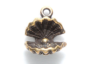 PW9032-G: Charm Oyster w/Pearl Ant Brass 13 Millimeter-1PC