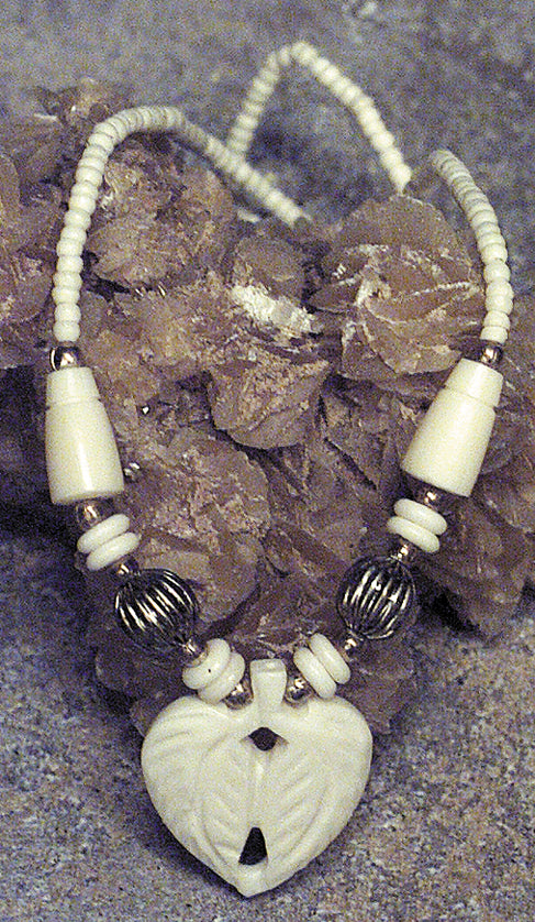 IN128: Bone Necklace With Leaves