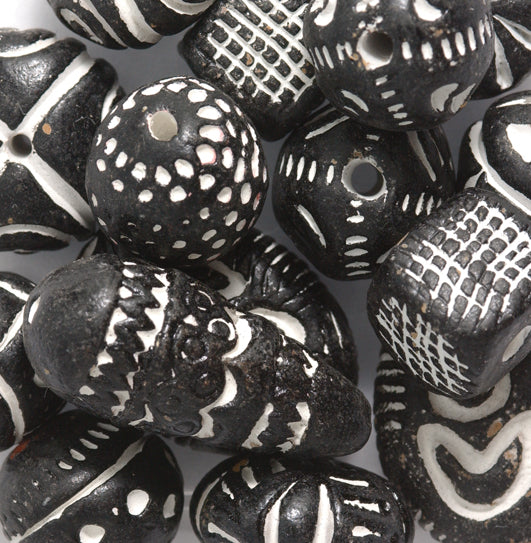 09IN525: Clay Beads MIX Black-100GM