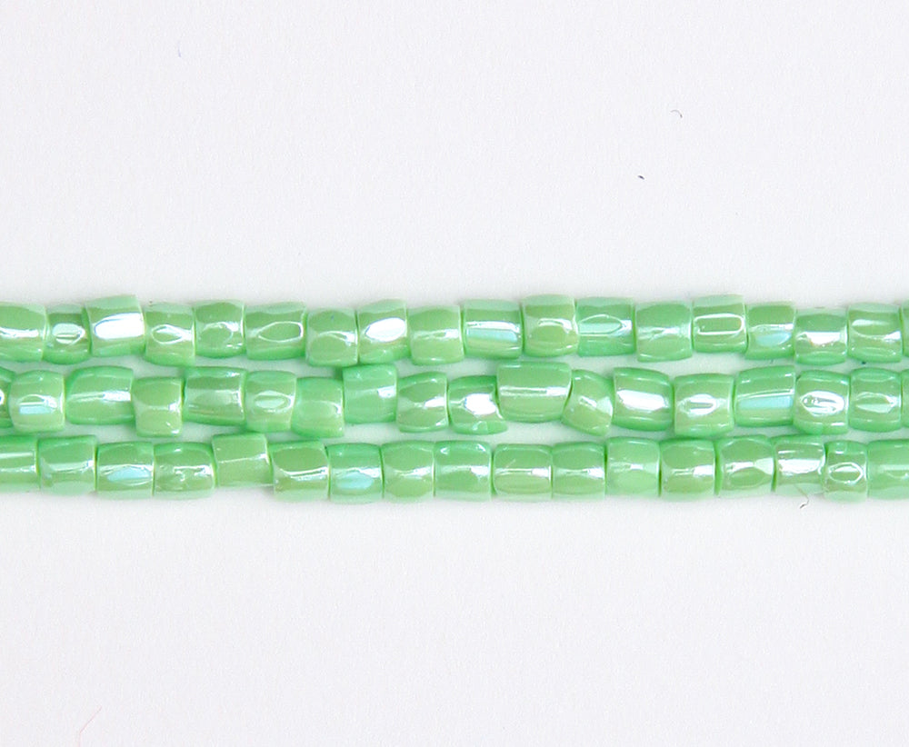 9SC381R: CZ Seed Bead 3-cut LT Green Luster 9/0-1HK