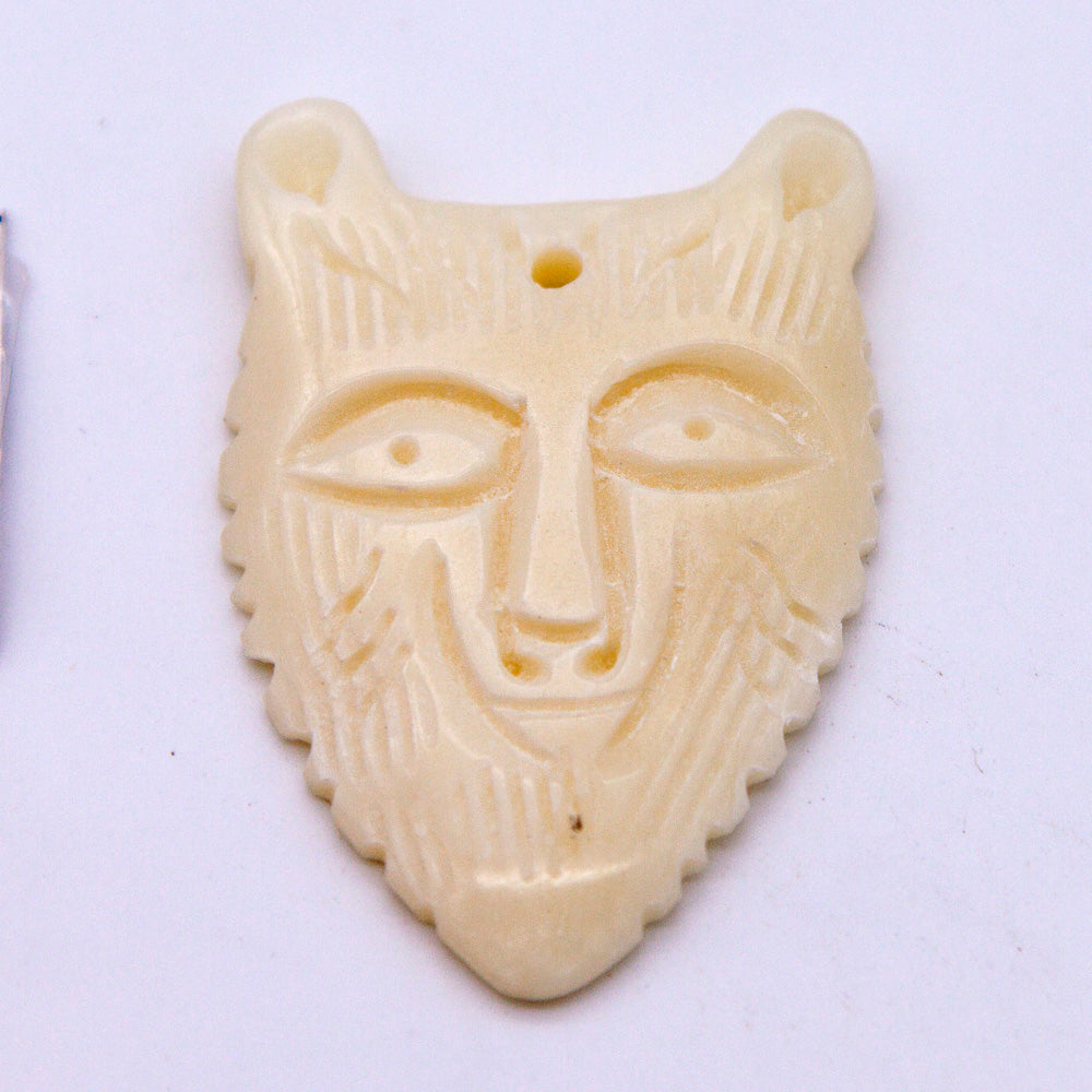 BN385-71: Bone Bear Face Pendant White 30x46mm - 5 Pieces