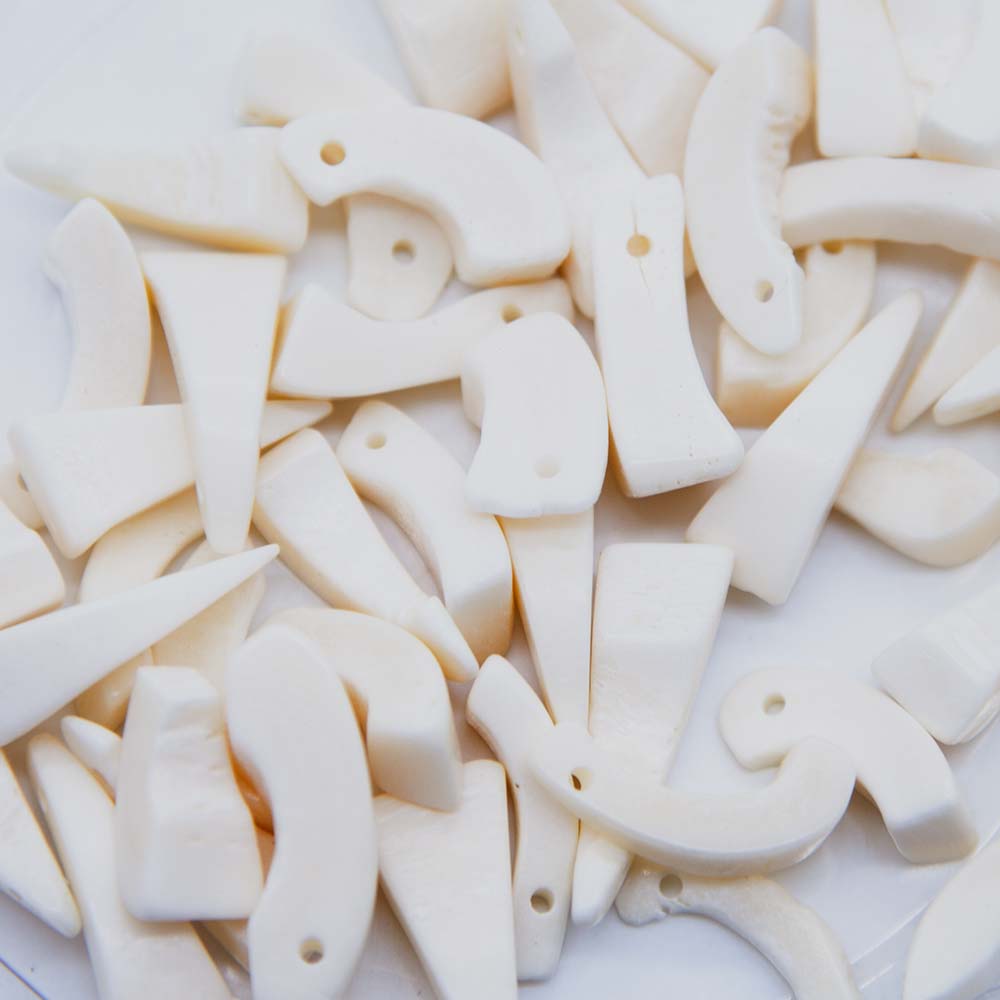 BN375-78R: Bone Curved Drop Mix White .5-1 Inch 50GM