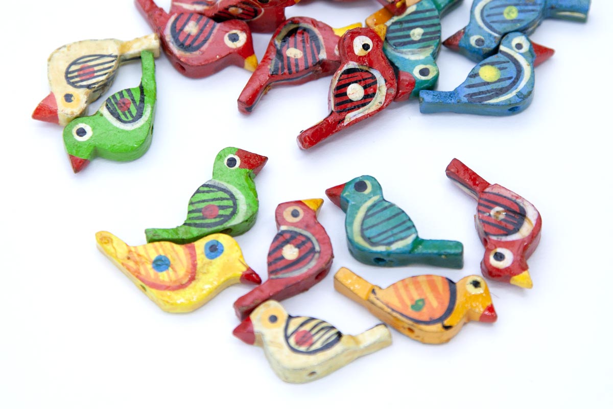 WO4221: Painted Wood Bird 15x30mm Avg 20 Pieces