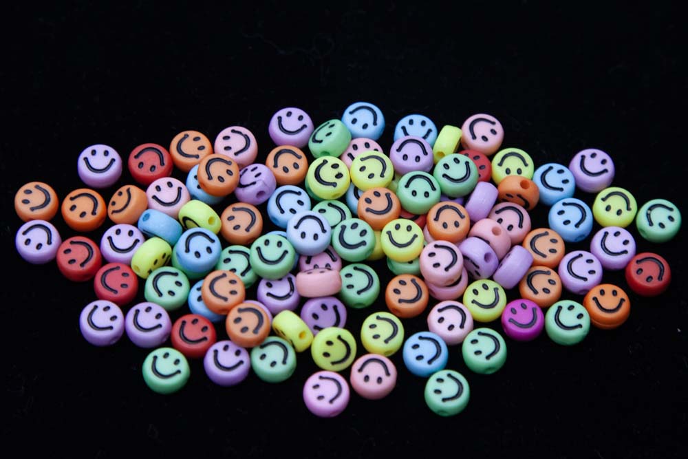 PL200-27: Acrylic Smiley Faces Multi Color Disc 4x7mm - 100PPK