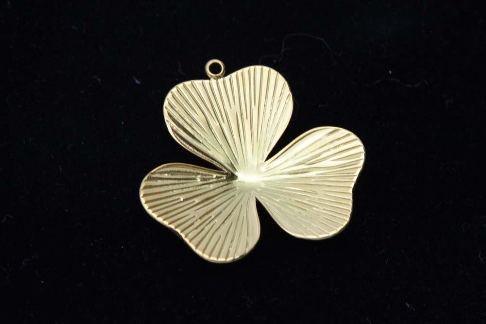 SNC100-SNG: Stainless Steel Charm Clover Gold PLT 30mm - 1PPK